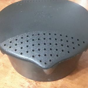 Pampered Chef 2 qt. Microwave Pan with led